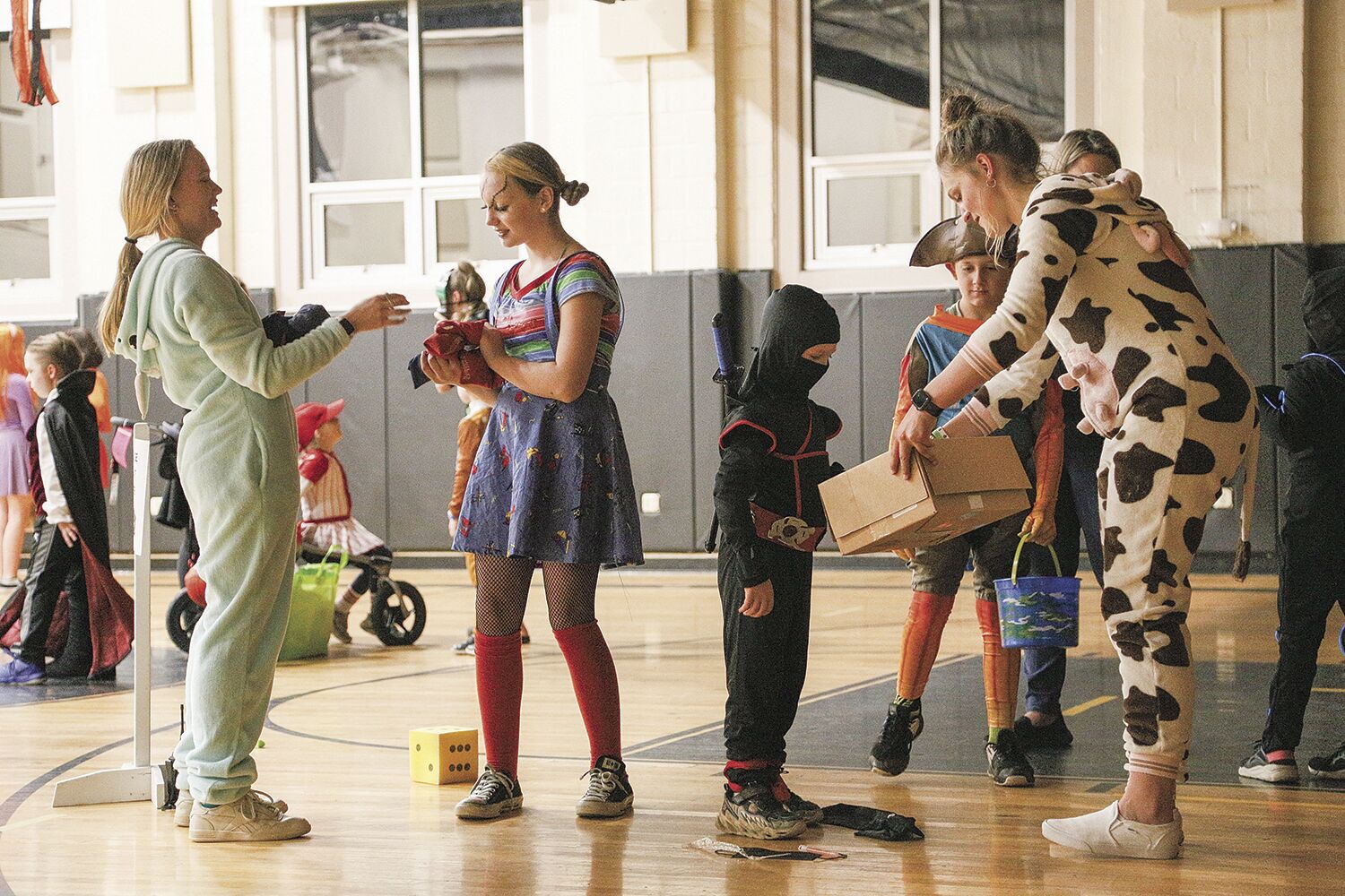 10-27-21 Conway Rec Halloween grabbing prize wider